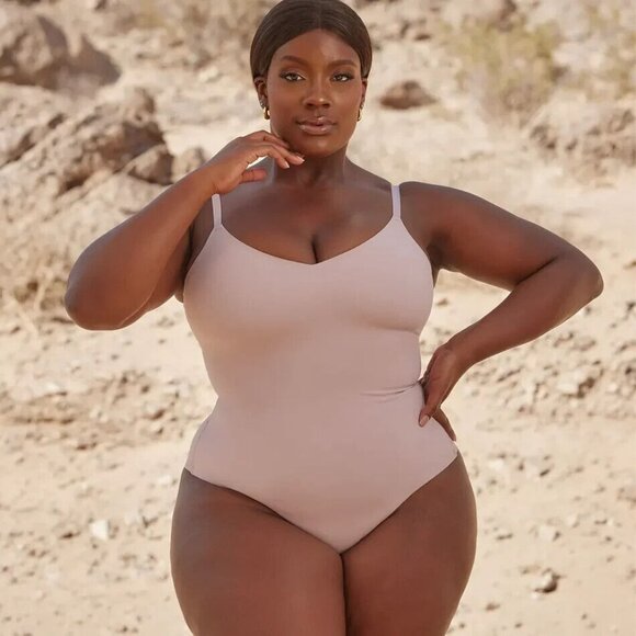 Pinsy Shapewear Bodysuit Spaghetti VNeck Cheeky Pink Hourglass NWT - Picture 4 of 15